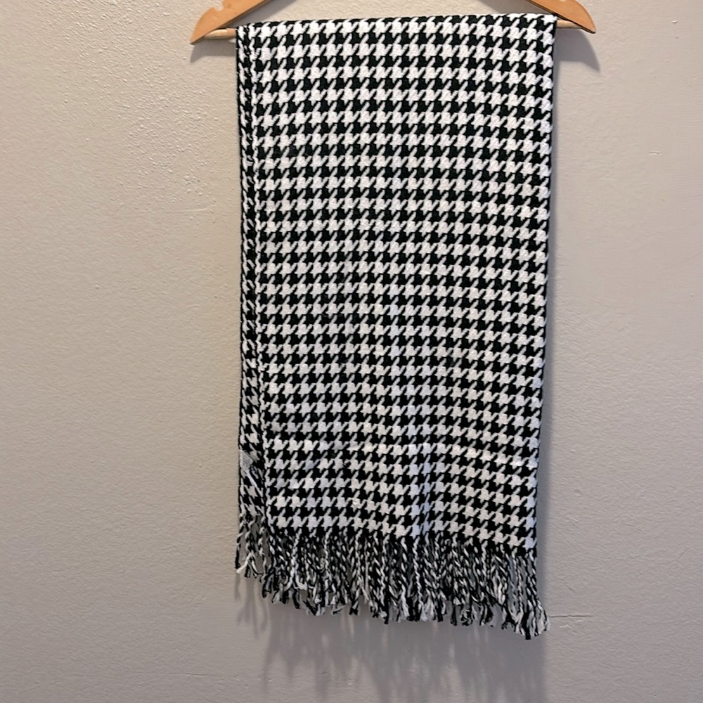 Houndstooth scarf